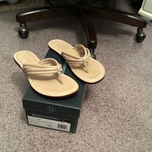 Bernardo Women's Beige Sandals